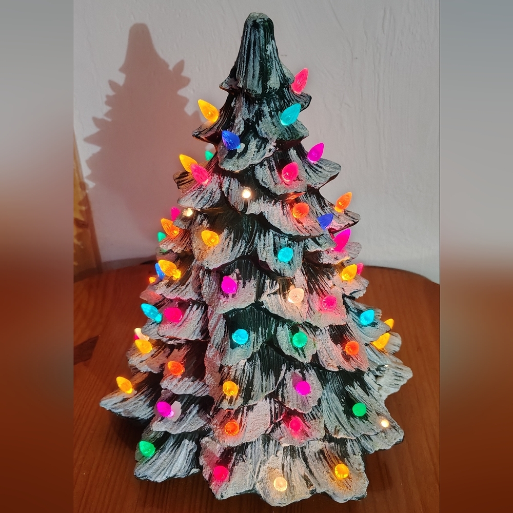 *VINTAGE* LIGHT-UP CERAMIC CHRISTMAS TREE- OFFERS WELCOME & CONSIDERED!